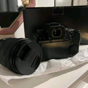 Panasonic S5IIx with lens full fx Zoom GUC No cap or bag